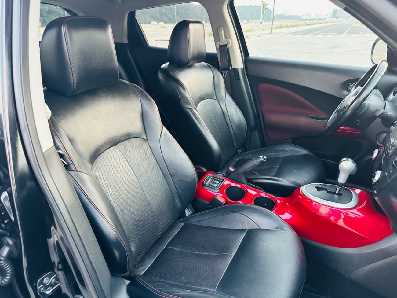 نيسان جوك موديل 2013 حاله ممتازه من الداخل و الخارج فل مواصفات فتحه وجلد ومثبت سرعه وتحكم كهربي كامل