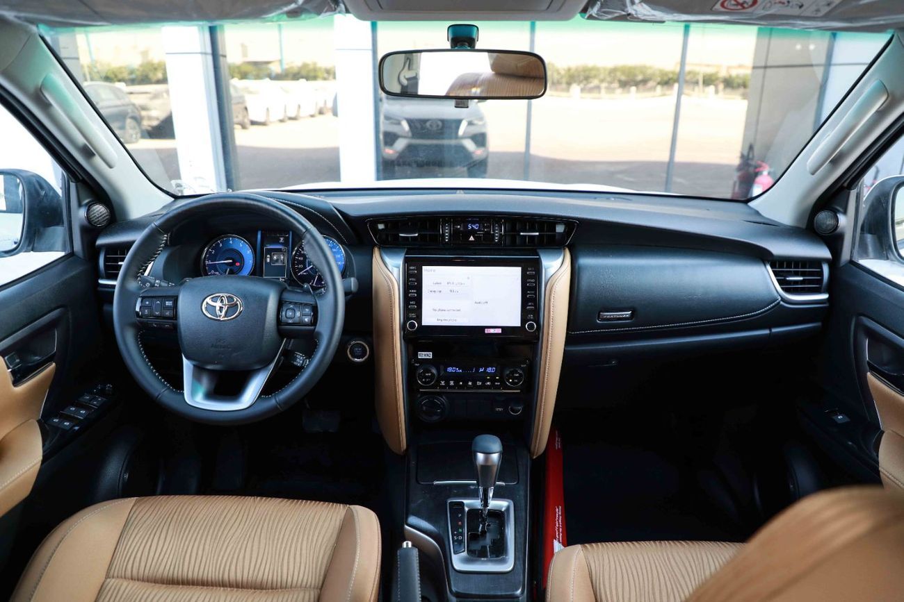 تويوتا فورتونر 2025 Toyota Fortuner GXR 4.0 - Platinum White inside Beige | Export Only