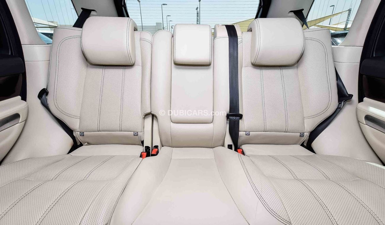 لاند روفر رينج روفر سبورت With HST Body Kit & supercharged Badge