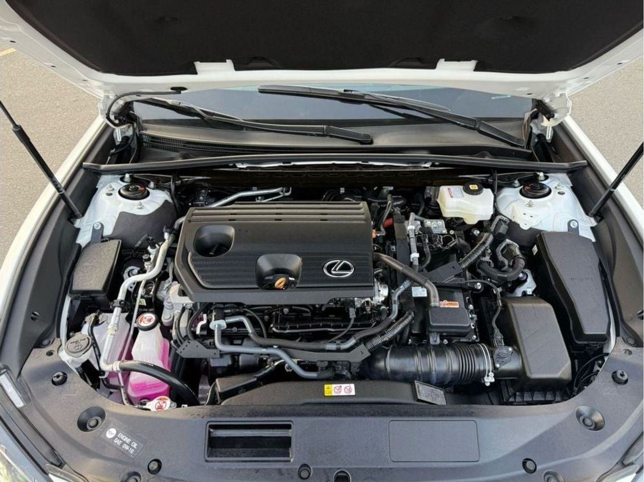 لكزس ES350h 2024 LEXUS ES350H/ HYBRID / 1200 KM ONLY