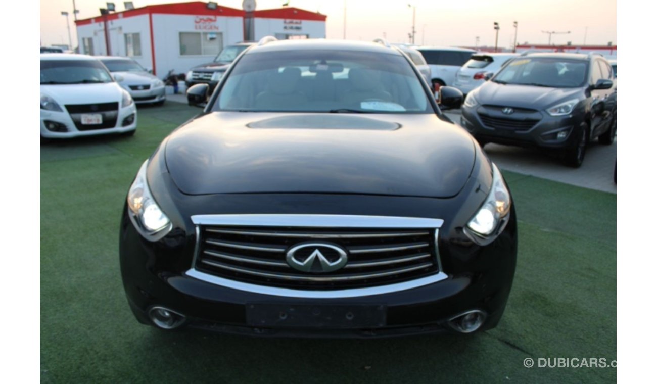 Infiniti FX35 FX 35 2012 five camera full option GCC