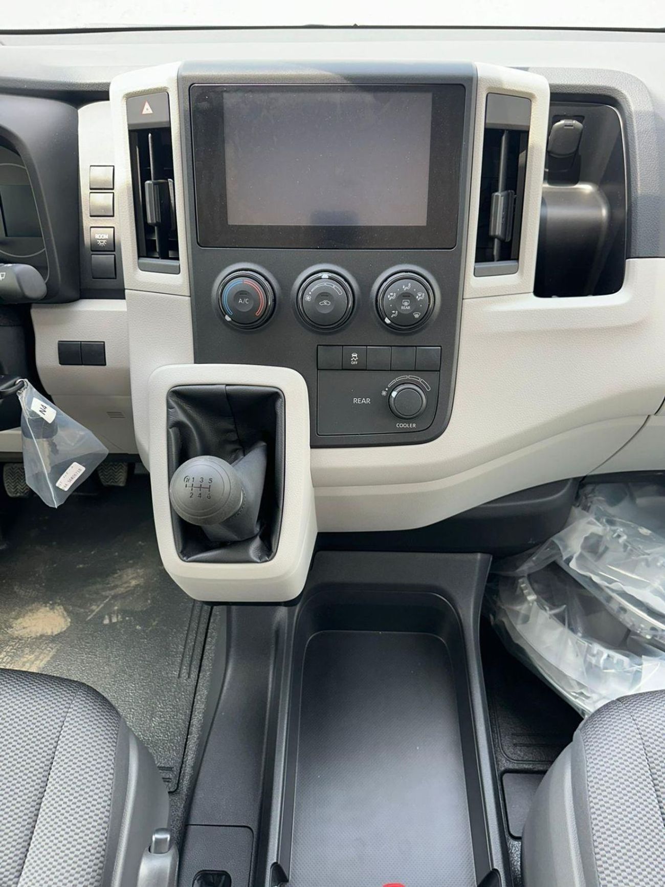 Toyota Hiace 2026 Toyota Hiace DX 13-Seater 3.5L 6-Cyl Petrol Manual Transmission RWD Export Only