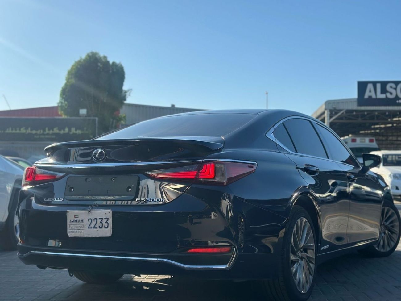 Lexus ES300h Hybrid 2.5L (214 HP)