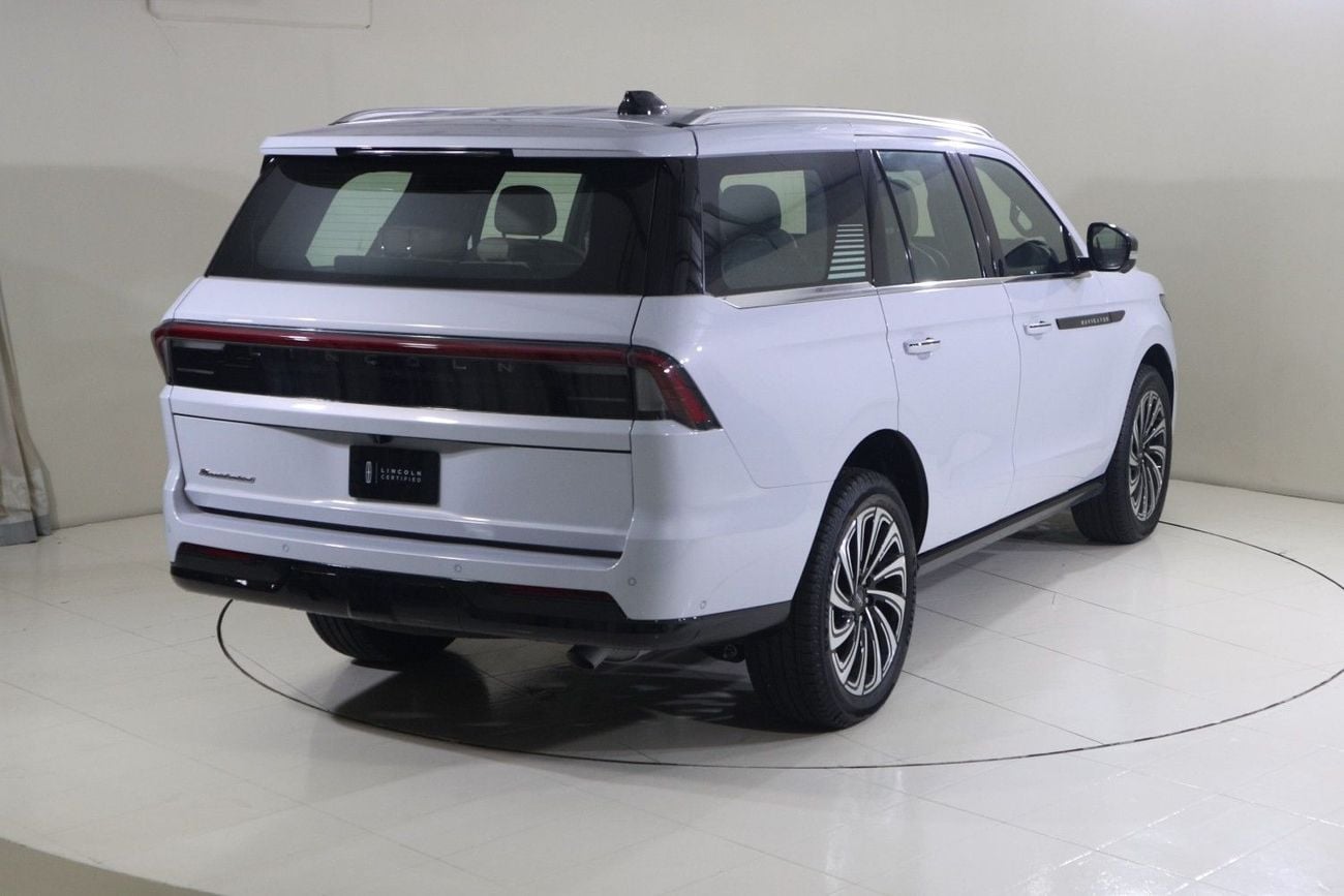 Lincoln Navigator Presidential 3.5L N1925 / AL TAYER MOTORS / AL QOUZ SHOWROOM