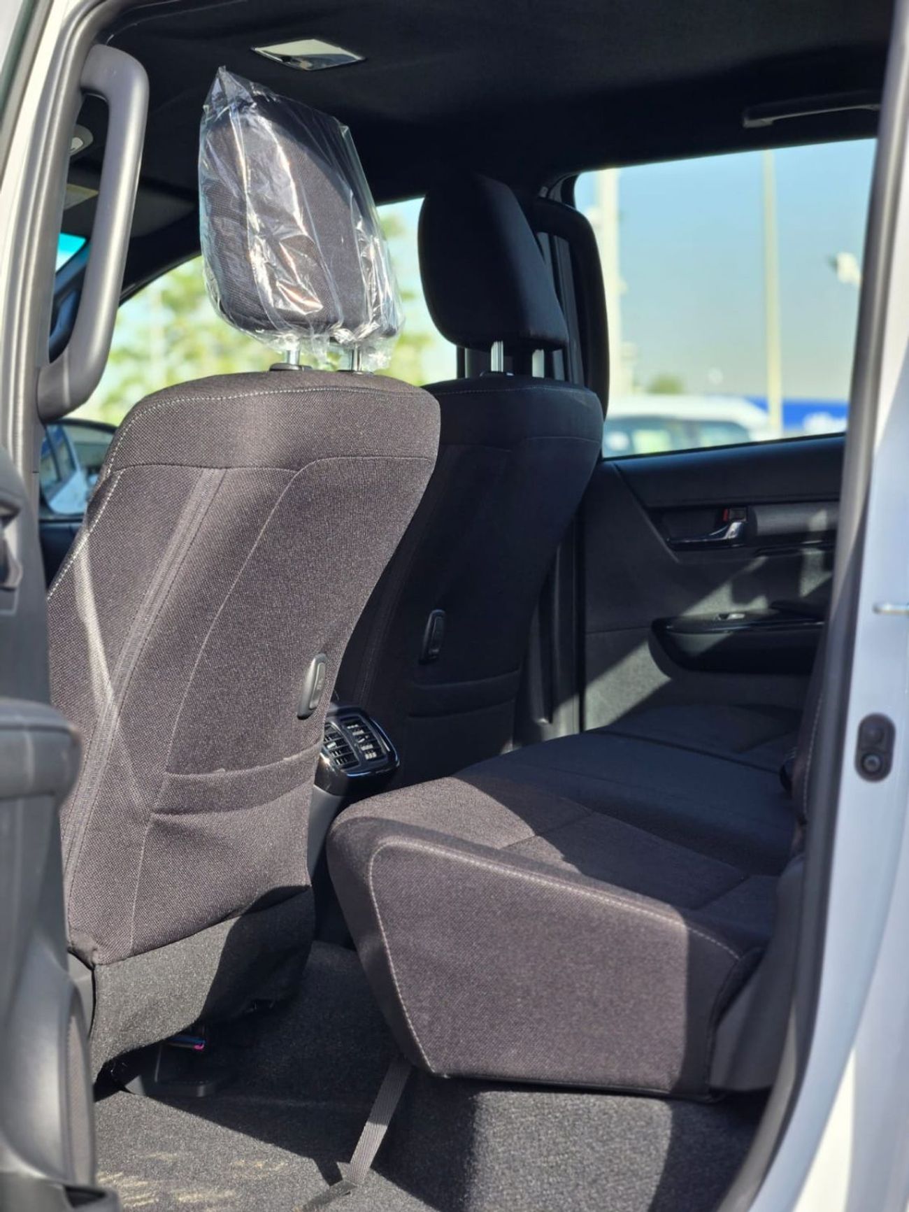 Toyota Hilux ADVENTURE 4.0L V6 A/T FULL OPTION DOUBLE CABIN PICKUP