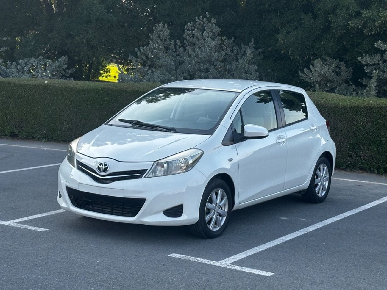 تويوتا يارس موديل 2014 خليجي حاله ممتازه جداا من الداخل والخارج