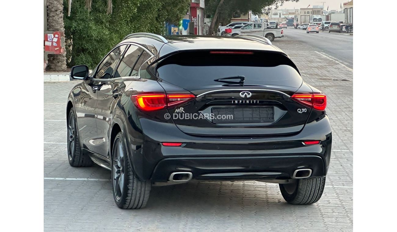 Infiniti Q30 Premium