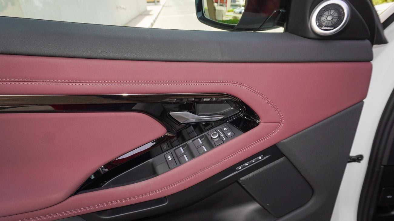 لاند روفر رانج روفر إيفوك SE P250 DYNAMIC 2025!! FIVE YEARS WARRANTY!! THREE YEARS SERVICE CONTRACT