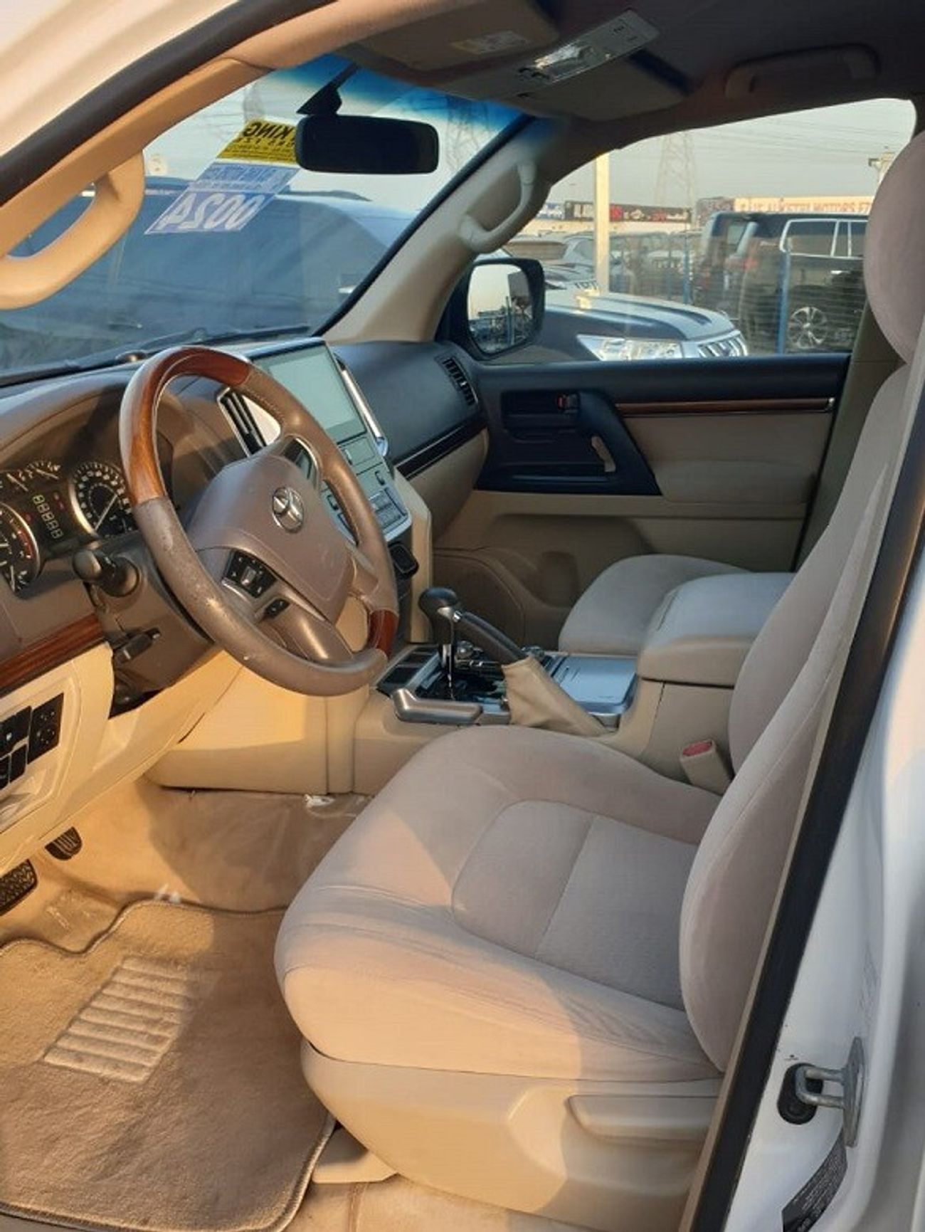 Toyota Land Cruiser GXR - V8 (PETROL)