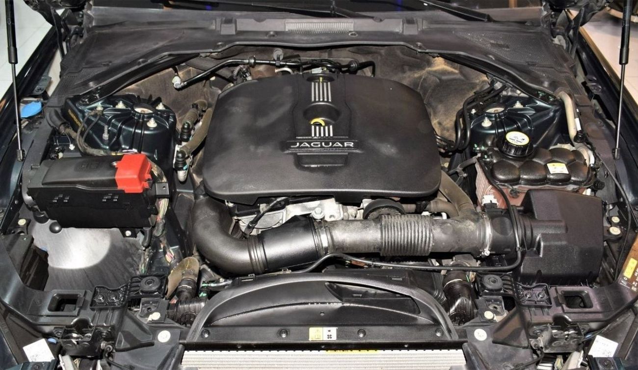 جاكوار XE ORIGINAL PAINT ( صبغ وكاله ) Jaguar XE 25t 2016 Model! GCC Specs