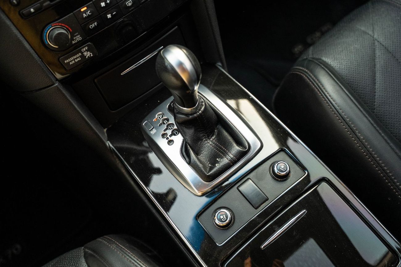 إنفينيتي QX70 Luxury 2019 GCC 3.7L V6 Full Service History