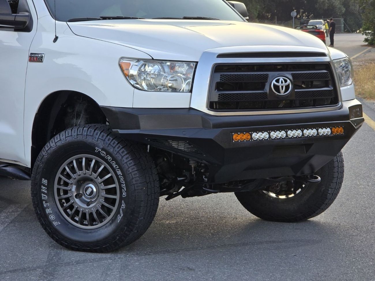 Toyota Tundra Crewmax SR5 5.7L TOYOTA TUNDRA 2011 5.7L V8 // 4X4 // GOOD CONDITION INSIDE OUT SIDE