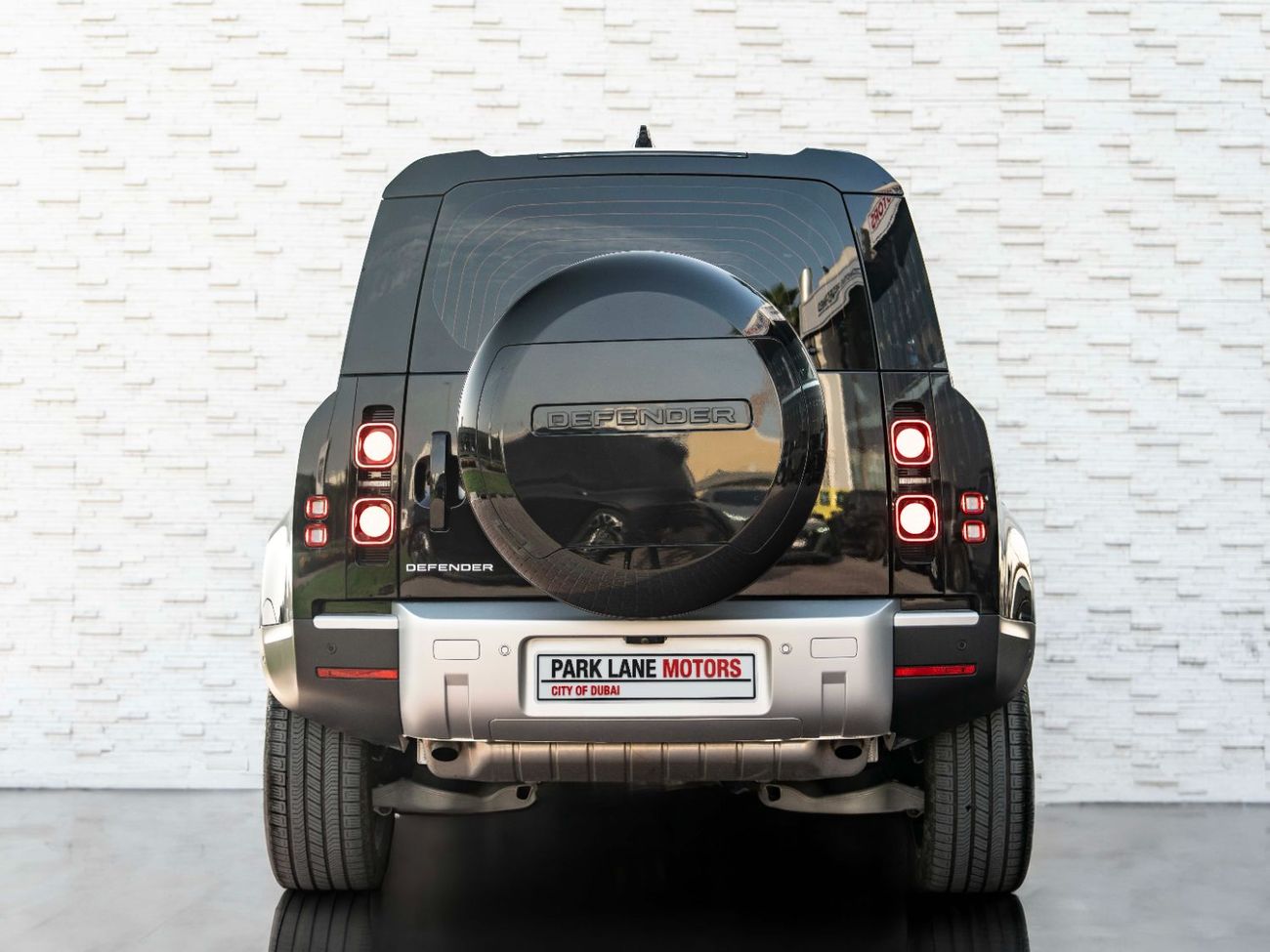 Land Rover Defender P400 110 HSE 3.0L (5 Seater)