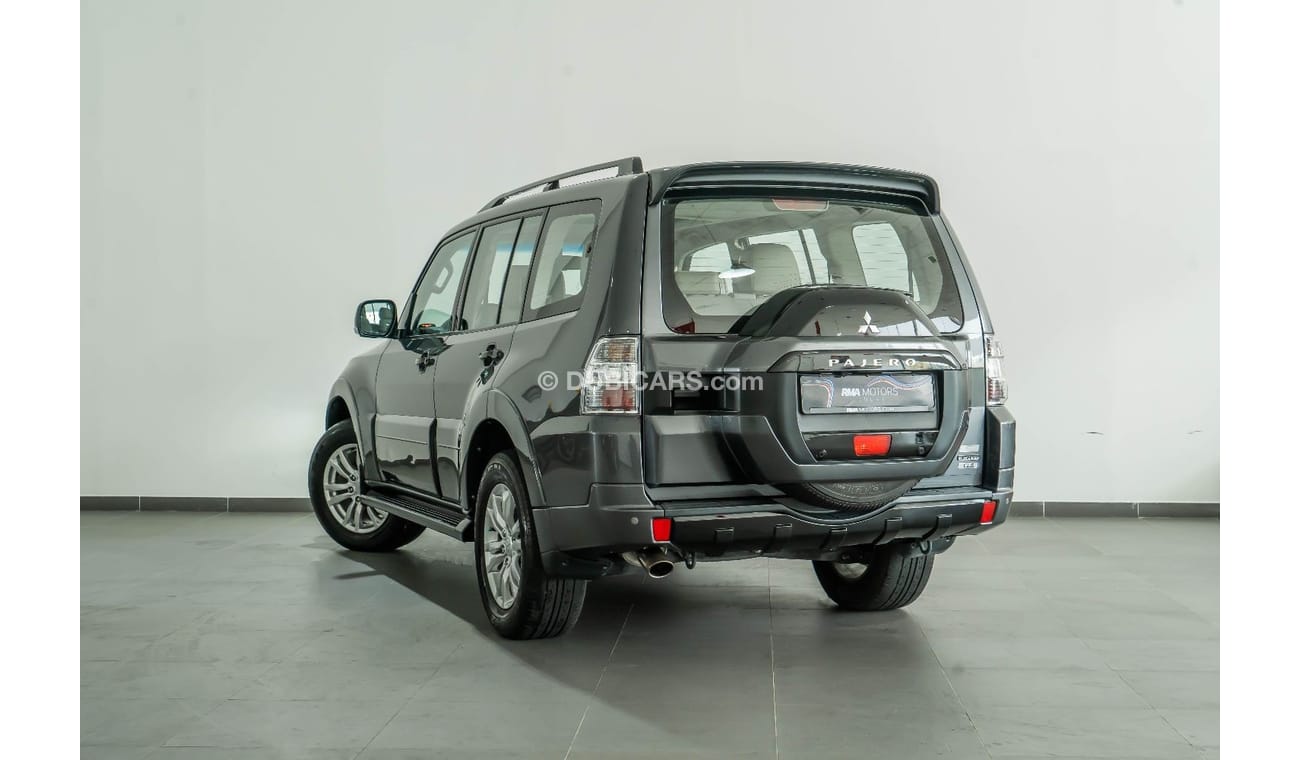 ميتسوبيشي باجيرو 2015 Mitsubishi Pajero 3.8L V6 GLS Black Pack / Full-Service History