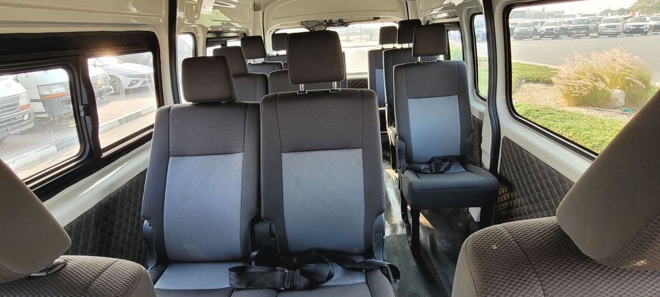 تويوتا هاياس GL Highroof 2.8L RHD Automatic Gear 2WD 1GD-FTV Diesel Engine 13 Seats 5 Doors