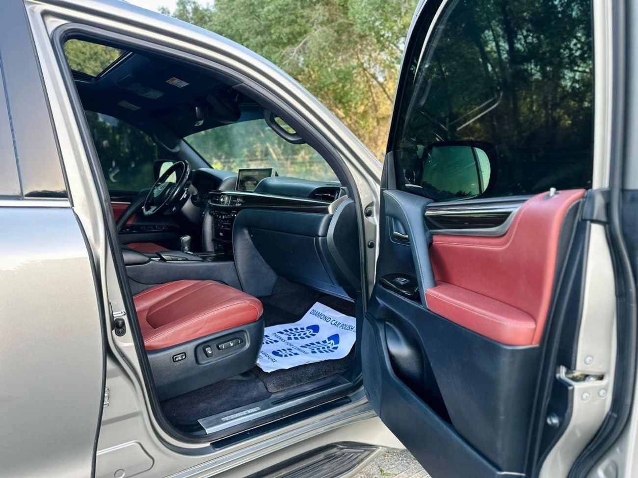 Lexus LX570 Lexus LX 570 Platinum premium petrol V8 full loaded