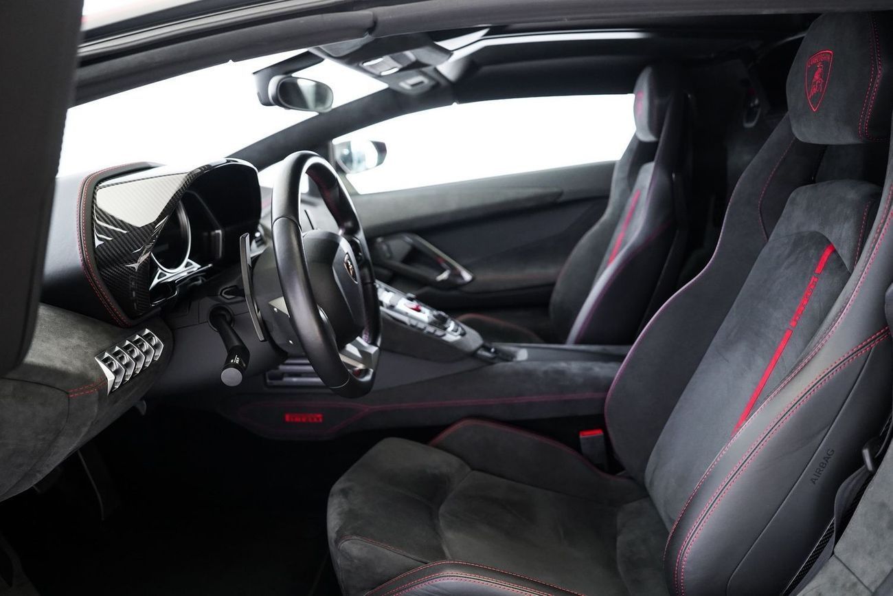 لامبورغيني أفينتادور 6.5L V12 Aventador Roadster Pirelli Edition