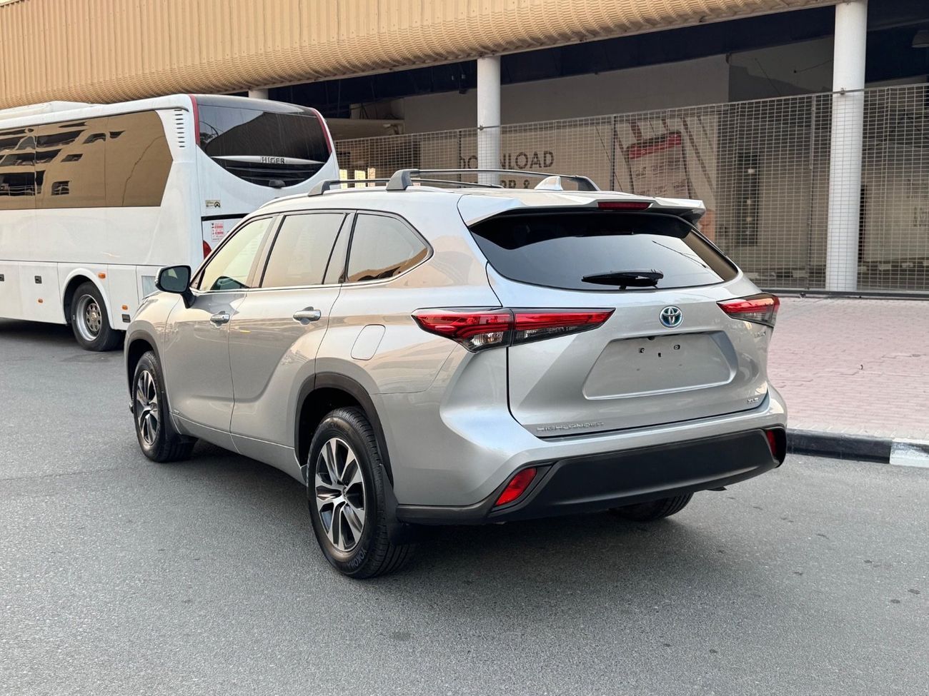 تويوتا هايلاندر 2.5L Hybrid VXR (AWD)