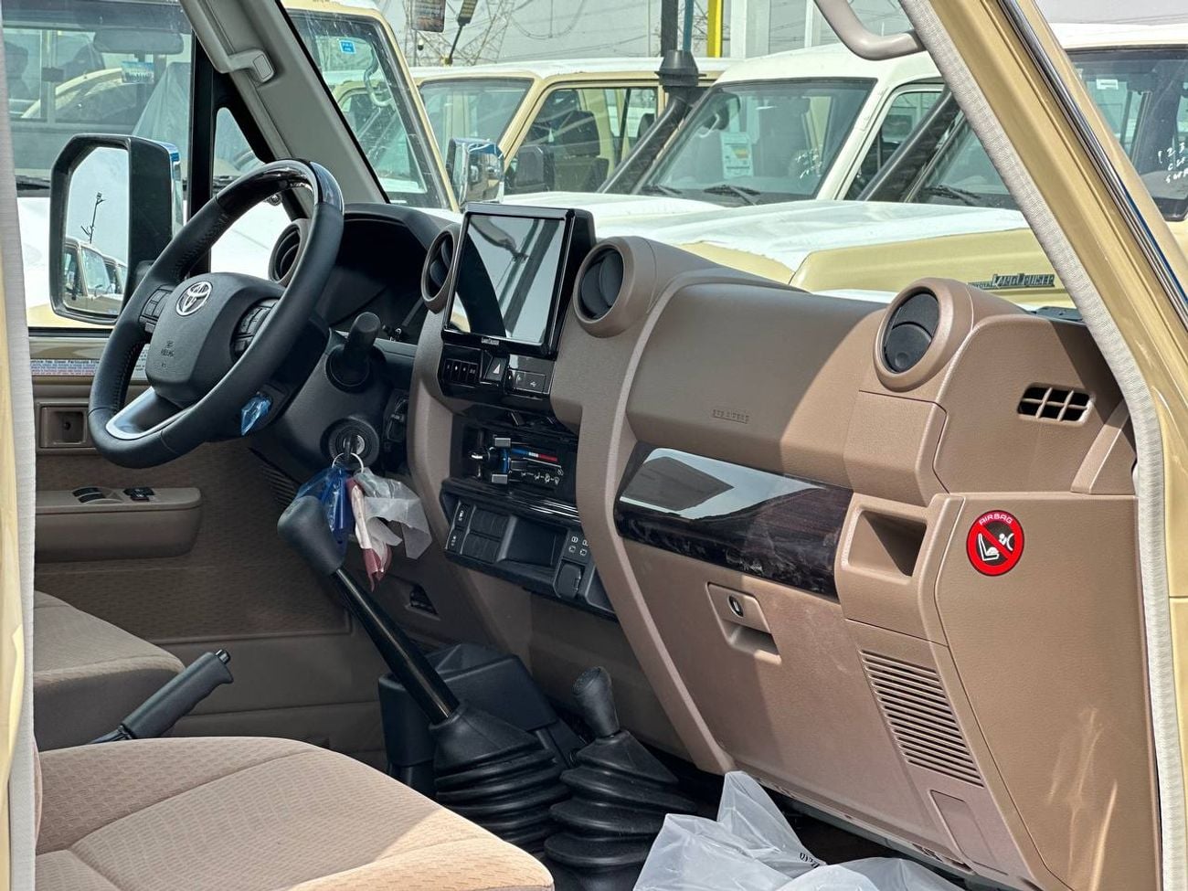 تويوتا لاند كروزر بيك آب LC79، محرك 2.8 لتر ديزل، ناقل حركة يدوي // 2026 // فئة عالية مع رادار، قفل تفاضلي، مشغل DVD وكاميرا 