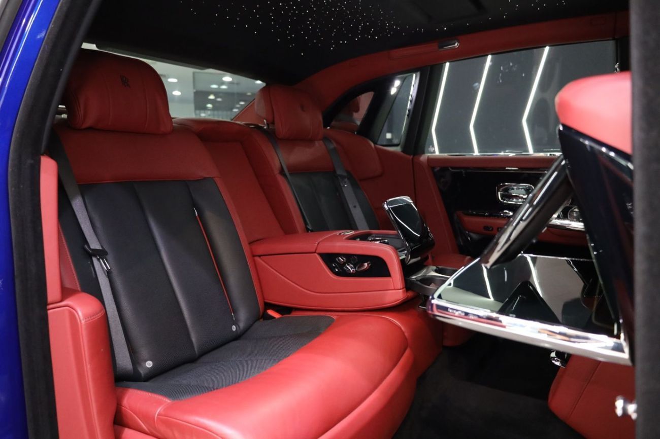 رولز رويس فانتوم Std 6.8L 2018 Phantom, Bespoke Audio, Rear-Seat Entertainment, Silver Satin Bonnet, Warranty Till 29