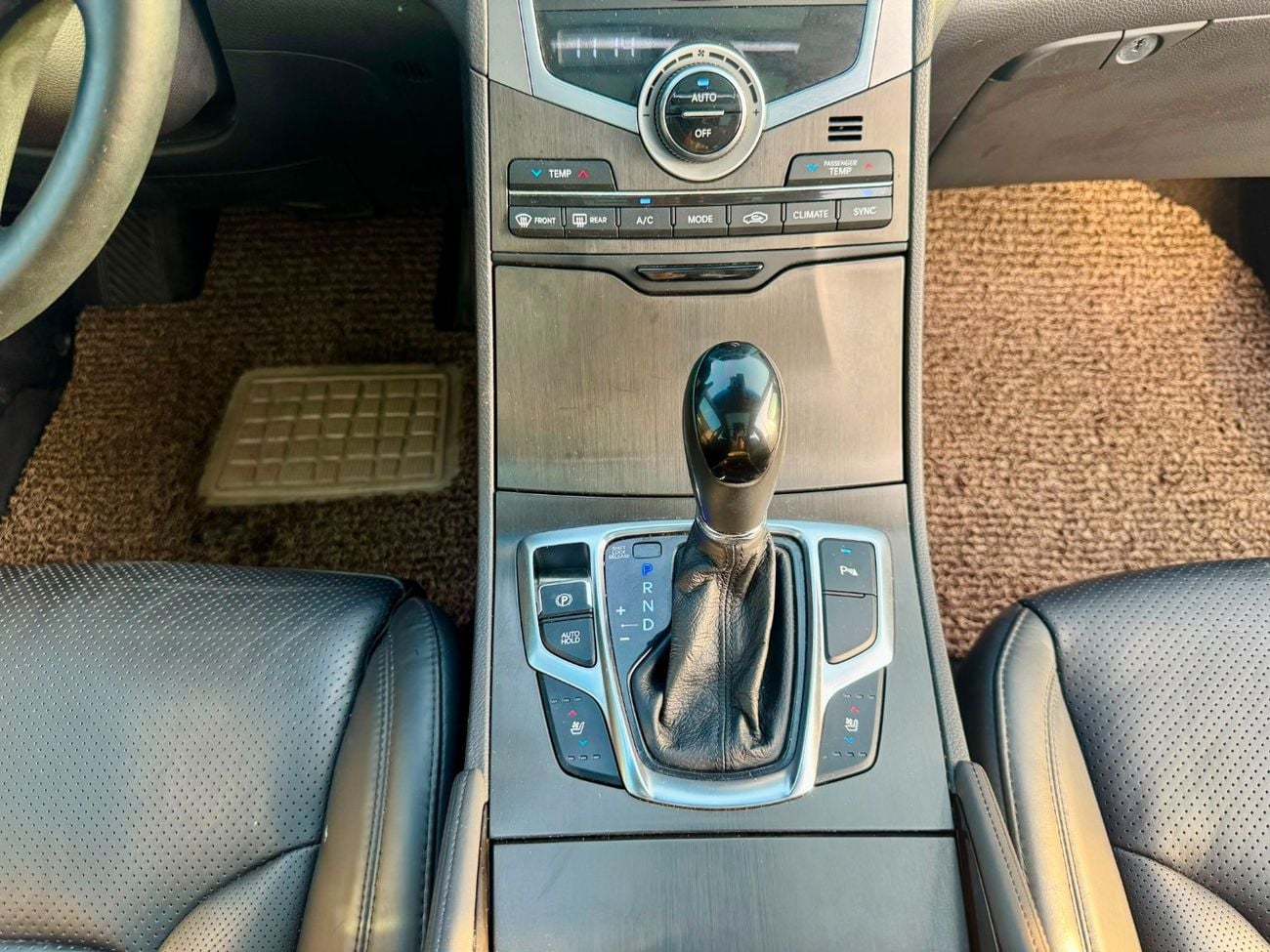 Hyundai Grandeur STD (NON GCC) Hyundai Grandeur / Azera 2015 New Shape | Top Line | Korean Specs | Clean Title