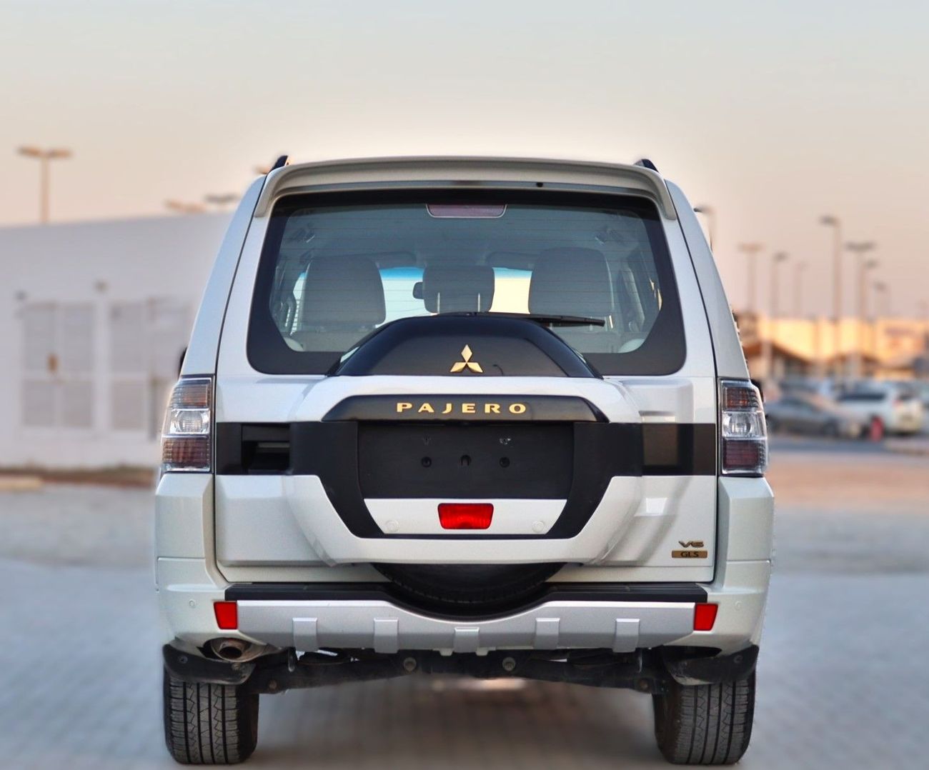 ميتسوبيشي باجيرو 2020 ميتسوبيشي باجيرو جي ال اس (V80)، 5 د إس يو في، 3.5 لتر 6 سلندر بنزين، أوتوماتيك، دفع رباعي