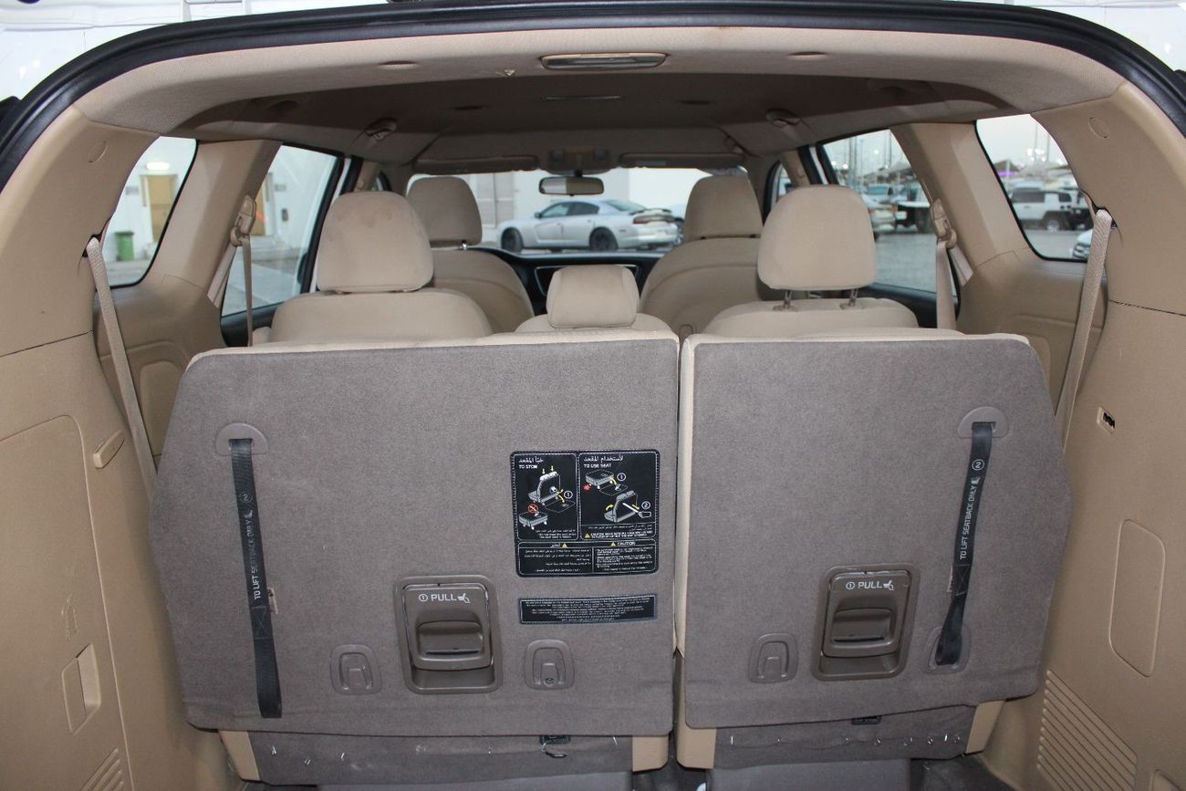 كيا كارنيفال كيا كرنيفال 2016 خليجي بحالة ممتازة بدون حوادث نظيفه جدا من الداخل والخارج