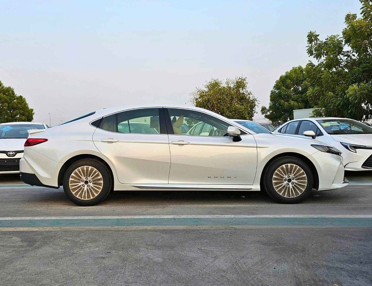 Toyota Camry GLE LE || 2.5L V4 PETROL | PUSH START | DVD CAMERA | SUNROOF (CODE # CPTLE)