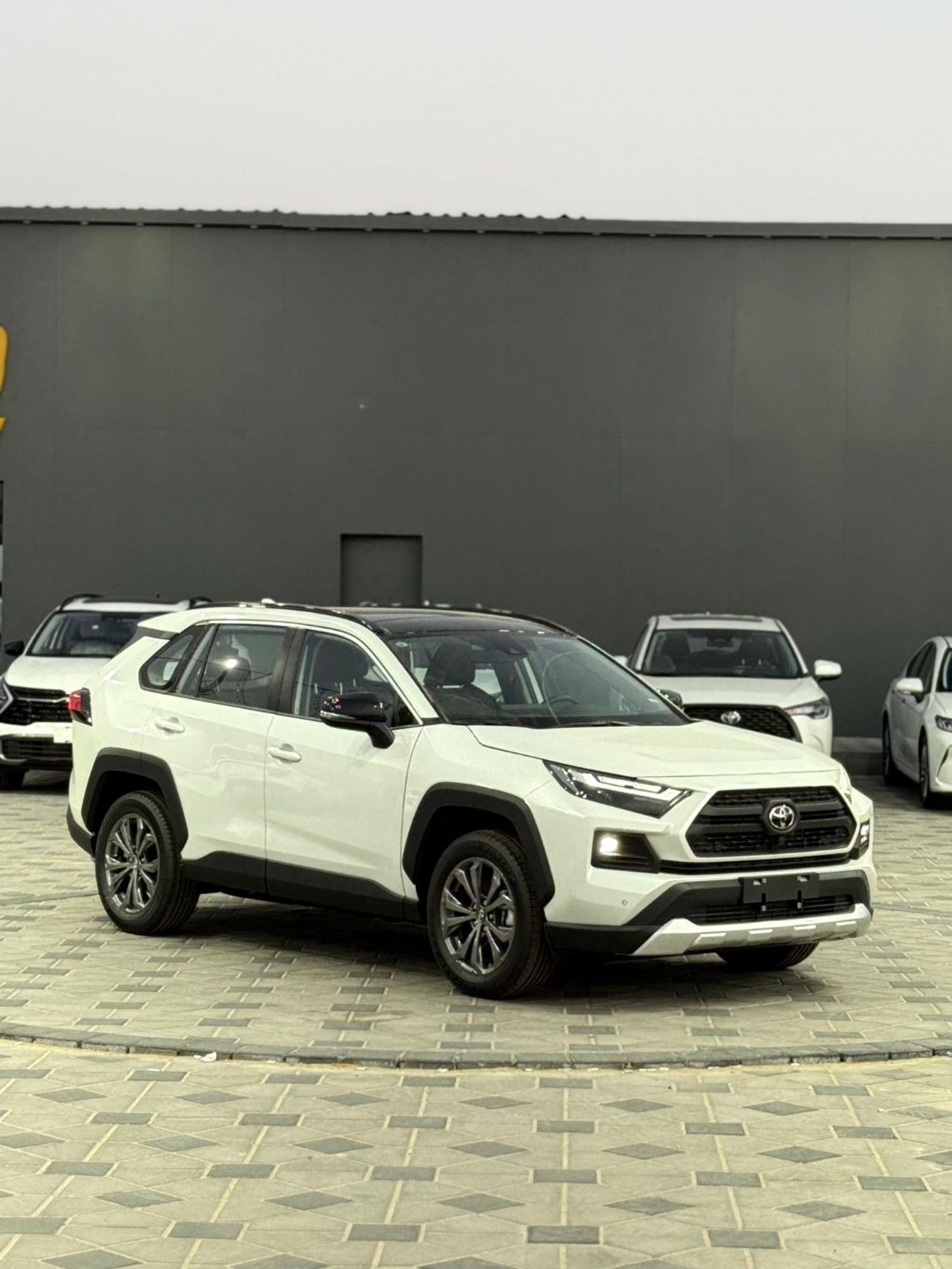 Toyota RAV4 ✨(*Toyota RAV4/Adventure)*✨ *Model*: 2025 *Price*: 130,000 AED *Mileage*: 0 km/h  (*GCC specificatio