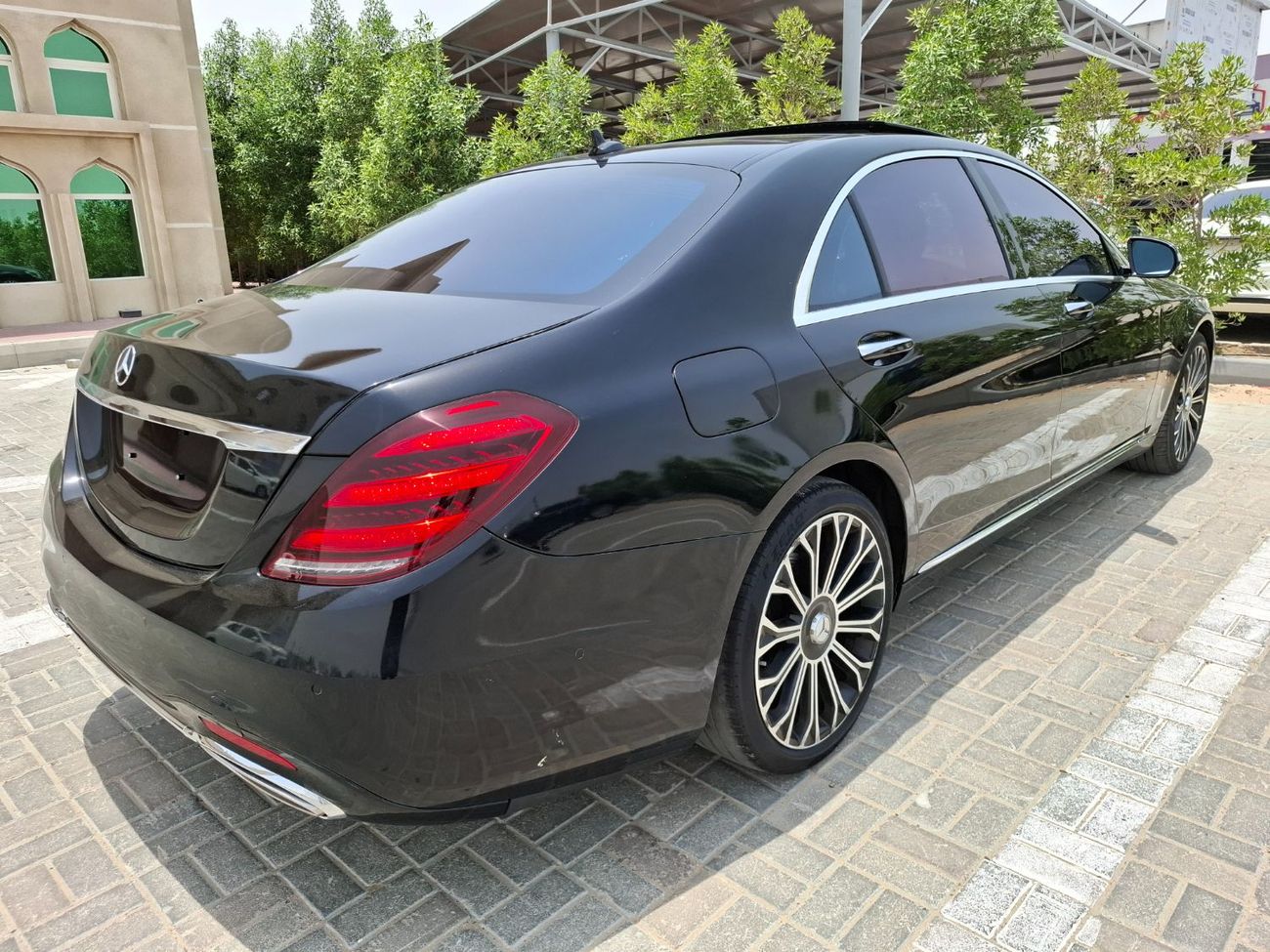 Mercedes-Benz S 560 Std 4.0L (463 HP) Mercedes-Benz S560L 2020 full option  vip