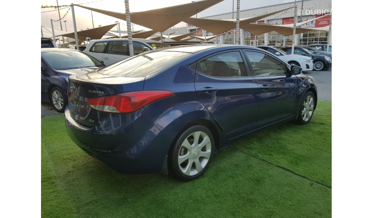 Hyundai Elantra Gulf - number one - hatch - leather - alloy wheels, in excellent condition, without any costs