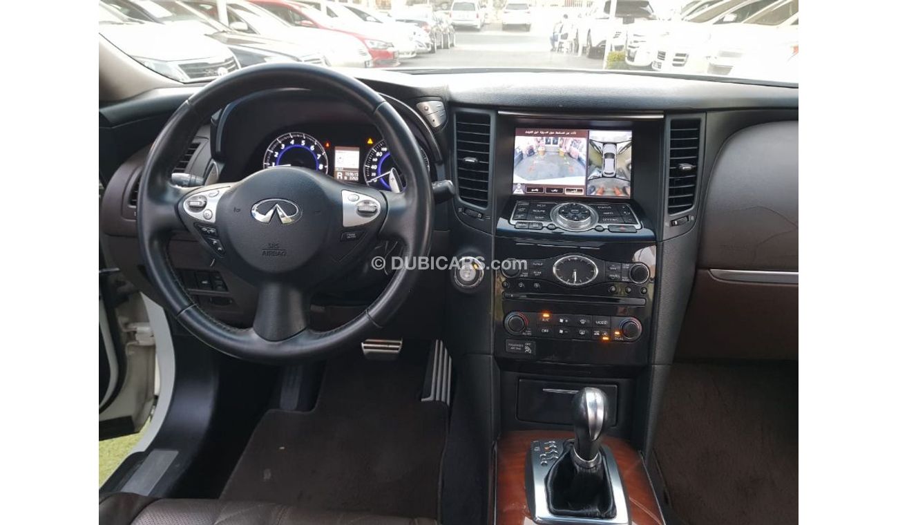 Infiniti FX35 Model 2012 Gulf white color number one, full option, in excellent condition, you do not need any exp