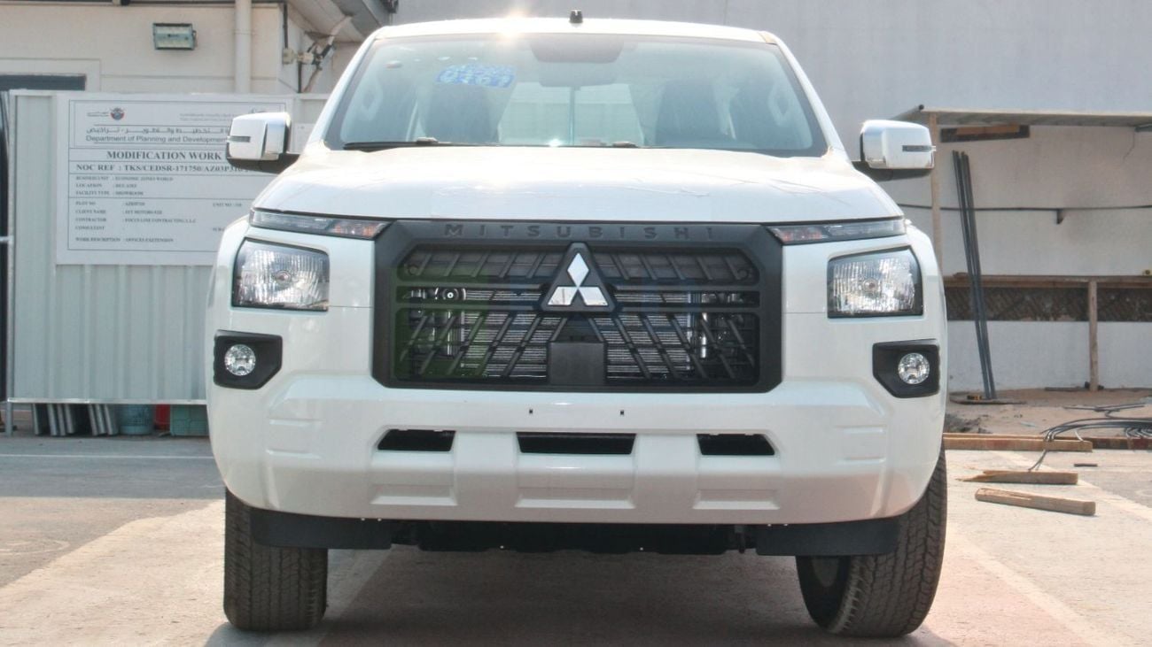 Mitsubishi L200 Mitsubishi L200 2.4L Petrol GLS DCAB 4WD 5MT Chrome Package MY-2025