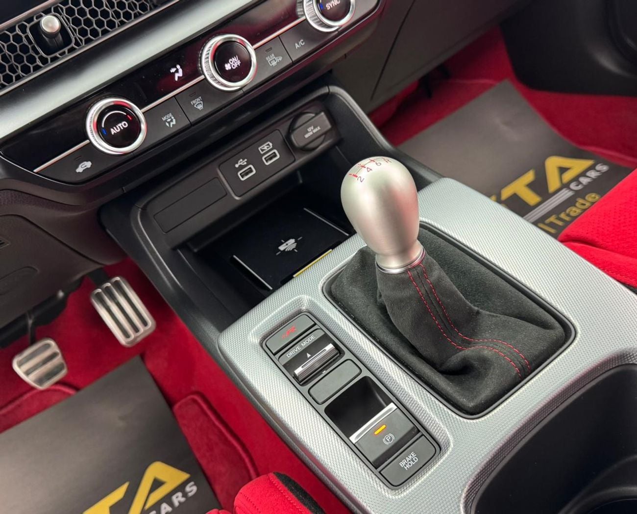 هوندا سيفيك تايب آر 2.0L MT 2025 Honda Civic Type R, 2030 Honda Warranty and Service Pack, Excellent Condition, GCC