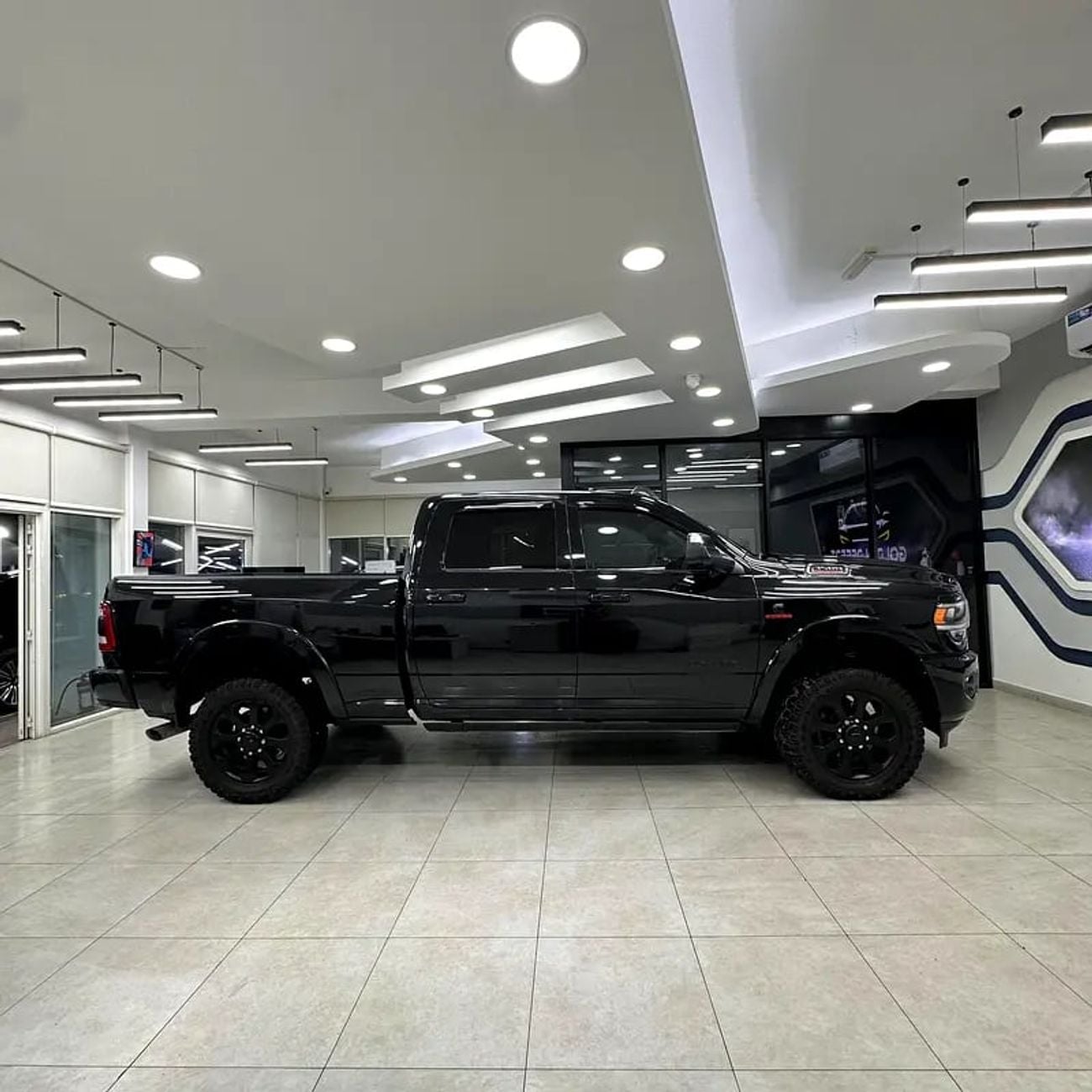 RAM 2500 Dodge Laramie 3500 Diesel V6