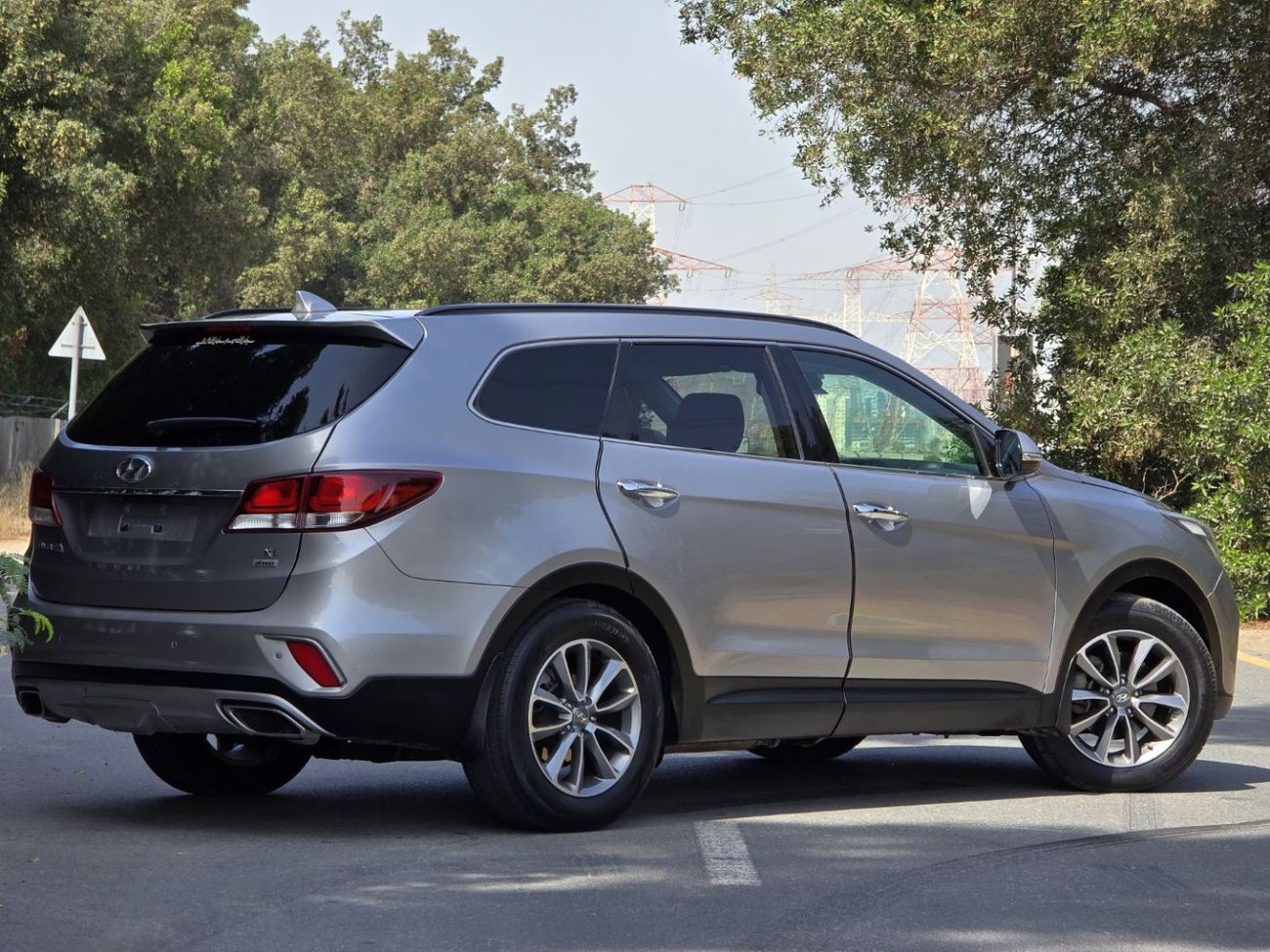 Hyundai Santa Fe GLS Top 3.3L SANTA FE GRAND 3.3L V6  2017 FULL OPITION  //PERFECT CONDITION