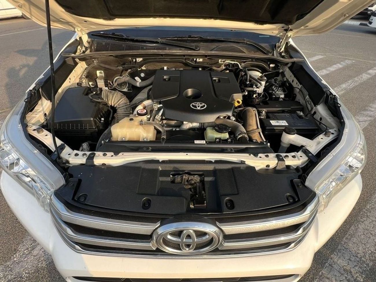 تويوتا هيلوكس 2021 TOYOTA HILUX 2.8L V4 **DIESEL** MANUAL TRANSMISSION  + POWER WINDOW + 4X4  - DOUBLE CABIN - wit