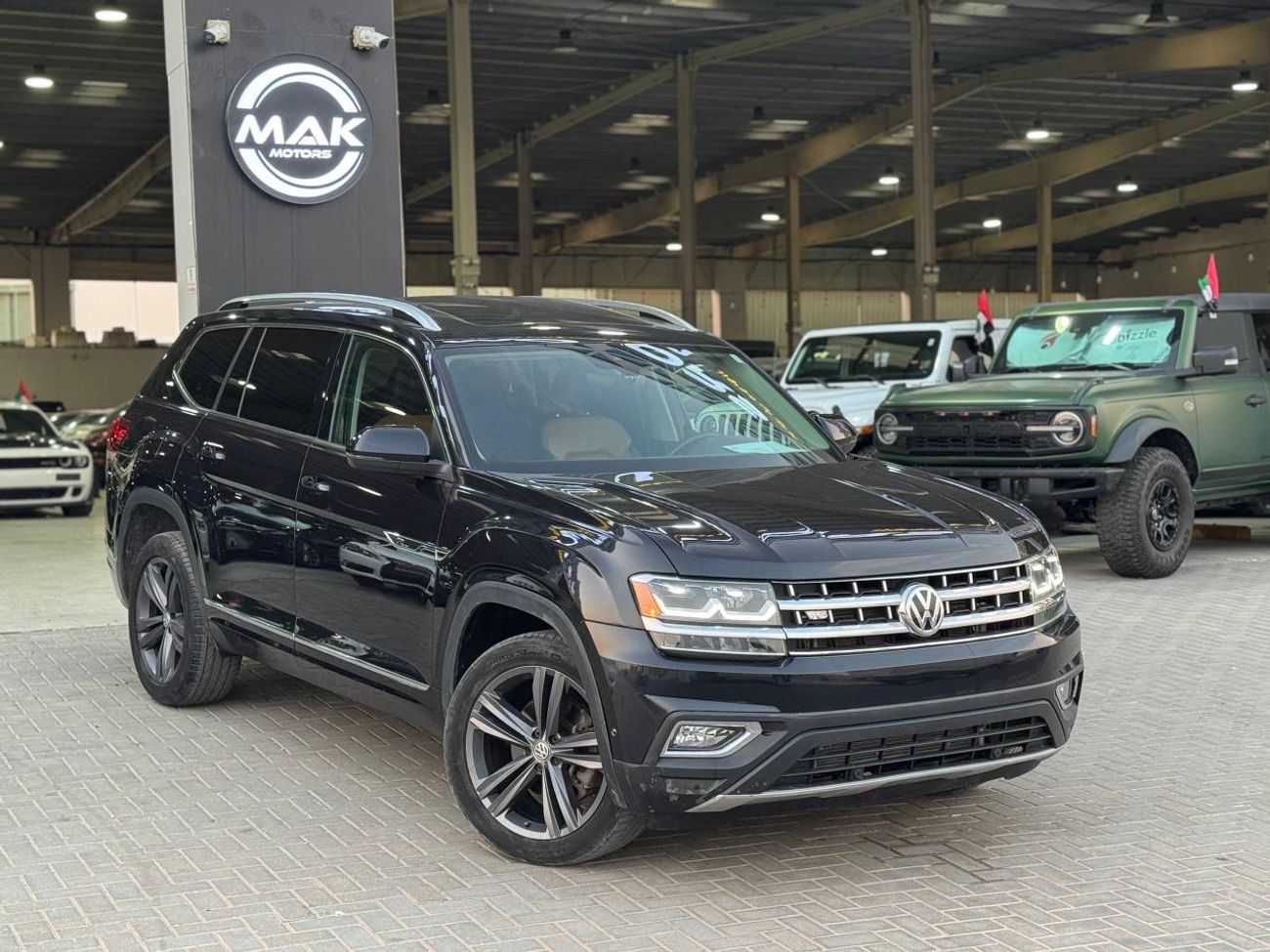 فولكس واجن اطلس R-LINE / 4MOTION / V6 3.6L / فتحة سقف بانورامية / بحالة ممتازة / رادار