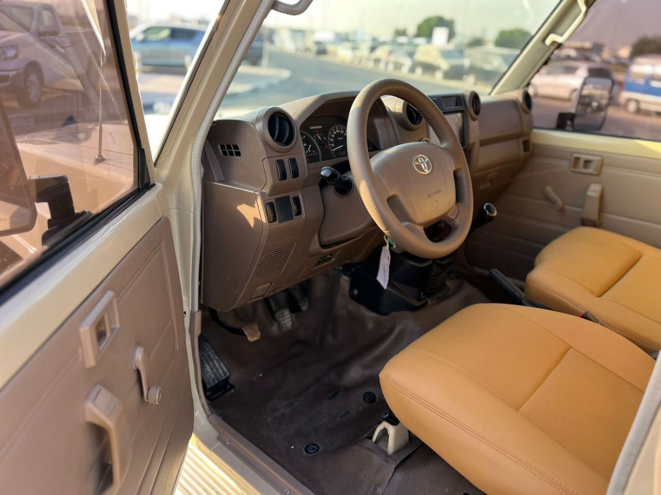 تويوتا لاند كروزر بيك آب 2018 Toyota Land Cruiser Pick up - Single Cabin - 4.0L V6 - AWD 4x4 - Patrol Manual - GCC Specs- Ful