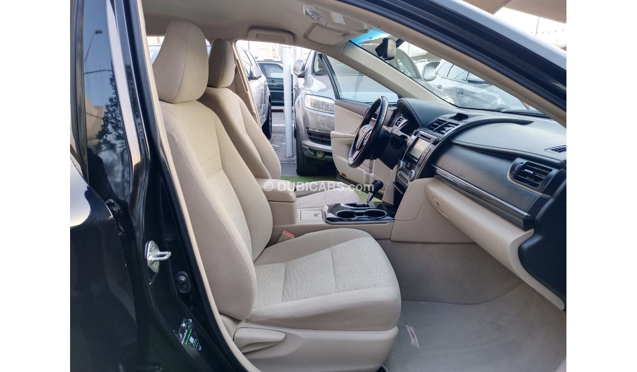 تويوتا كامري خليجى موديل 2016 بصمة مثبت سرعة تحكم رنجات حساسات خشب بحالة ممتازة لاتحتاج لأى مصاريف