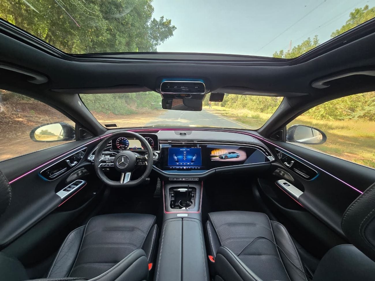 مرسيدس بنز E300 MERCEDES E-300 2024 // ORGINAL PAINT // LOW MILEAGE // PERFECT CONDITION // FULL OPITION