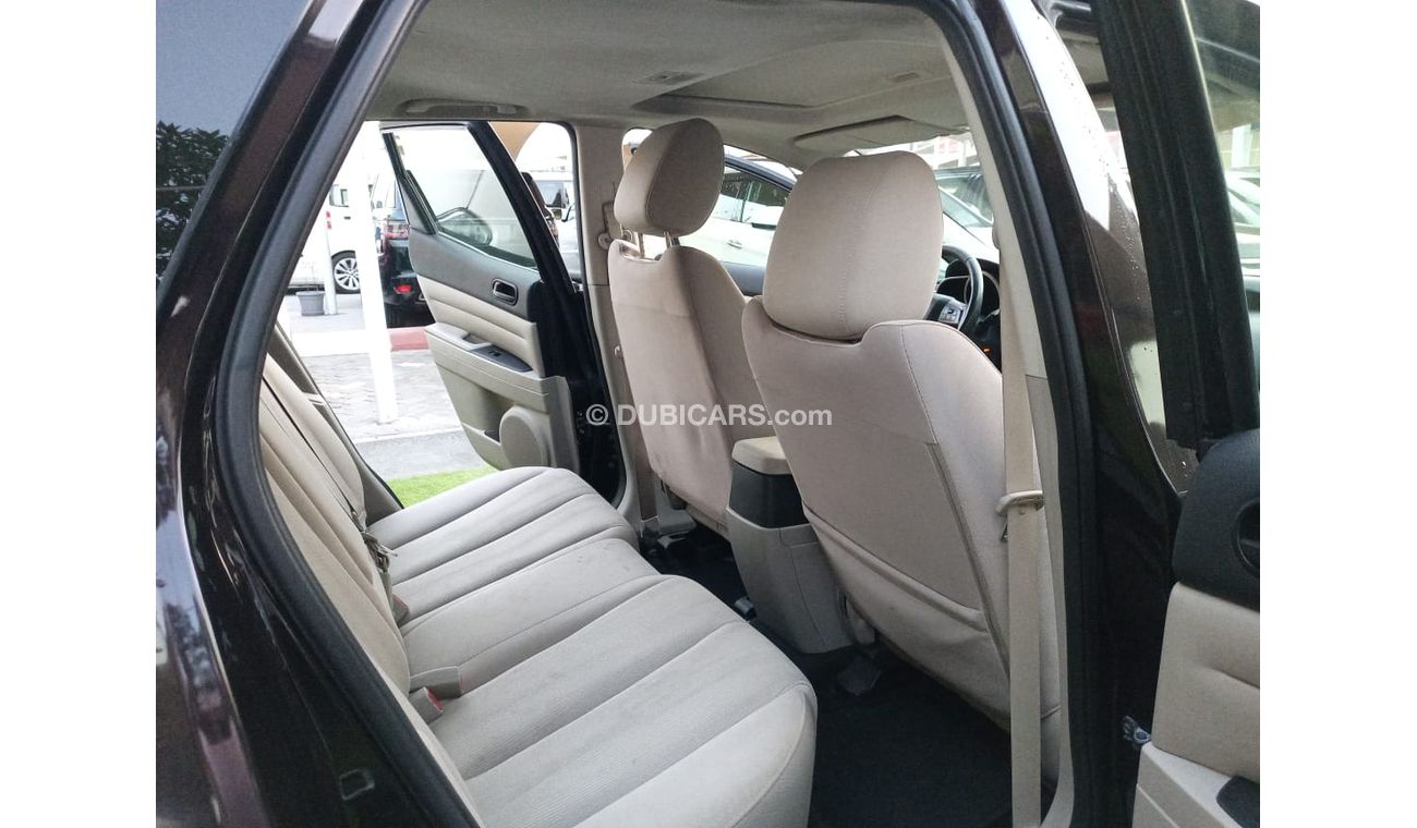 Mazda CX7 Gulf model 2012, cruise control slot, rear spoiler sensor wheels, in excellent condition, you do not