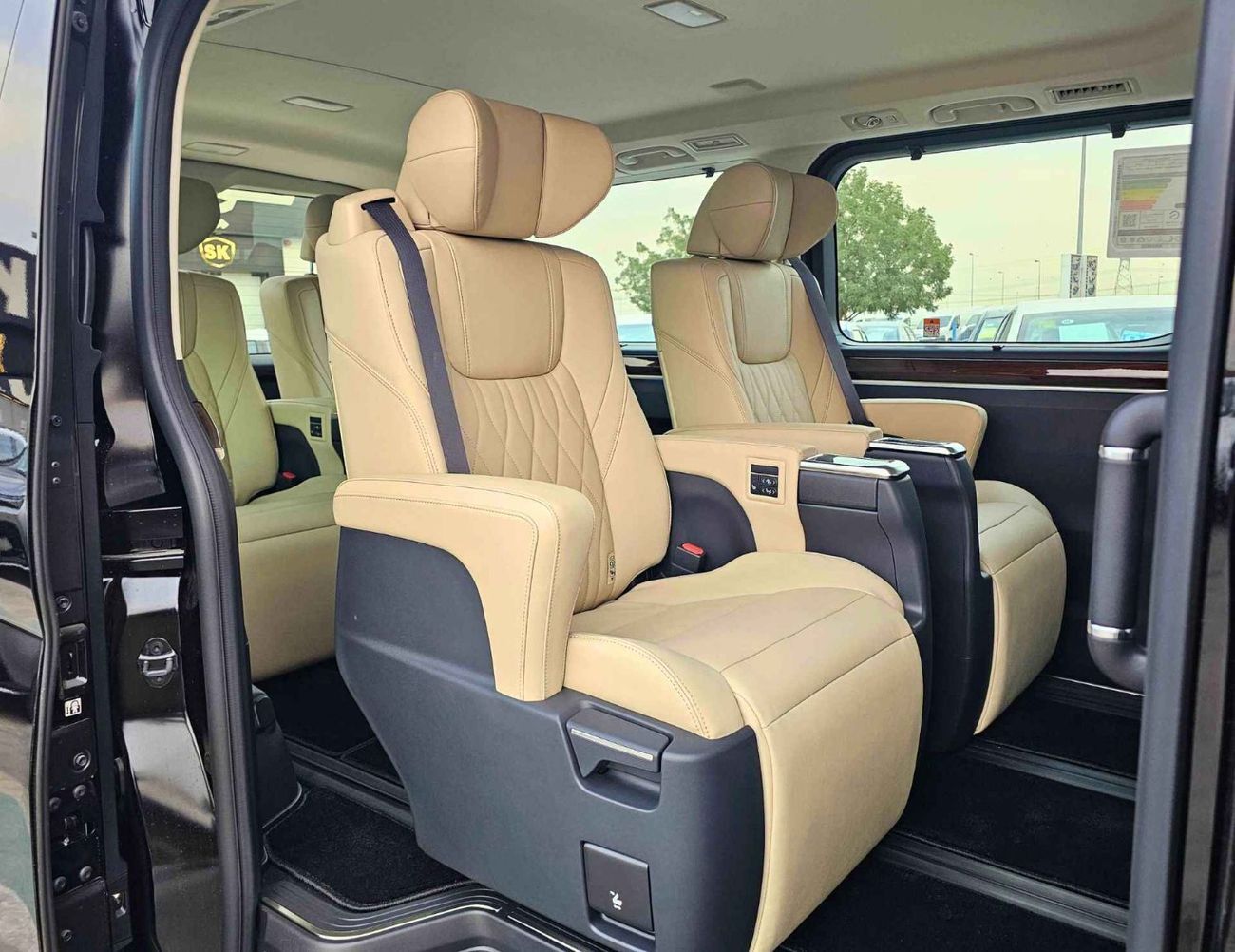 Toyota Granvia PREMIUM LUXURY / 3.5L V6 PETROL A/T / RADAR / 360*CAMERAS / VIP SEATS (CODE # GNPPR)