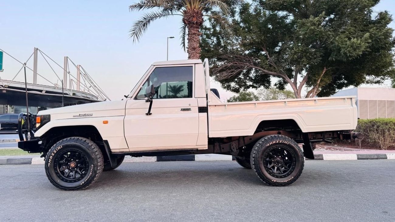 Toyota Land Cruiser Pick Up SINGLE CABIN | MANUAL TRANSMISSION | 4.2L DIESEL ENGINE | BULL BAR