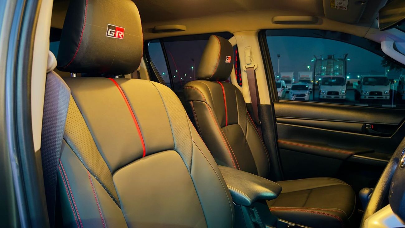 تويوتا هيلوكس OFF-ROAD MODIFIED | AWNING CAMPING TENT | 2.8L DIESEL | MT | 2023 | REAR VIEW CAMERA