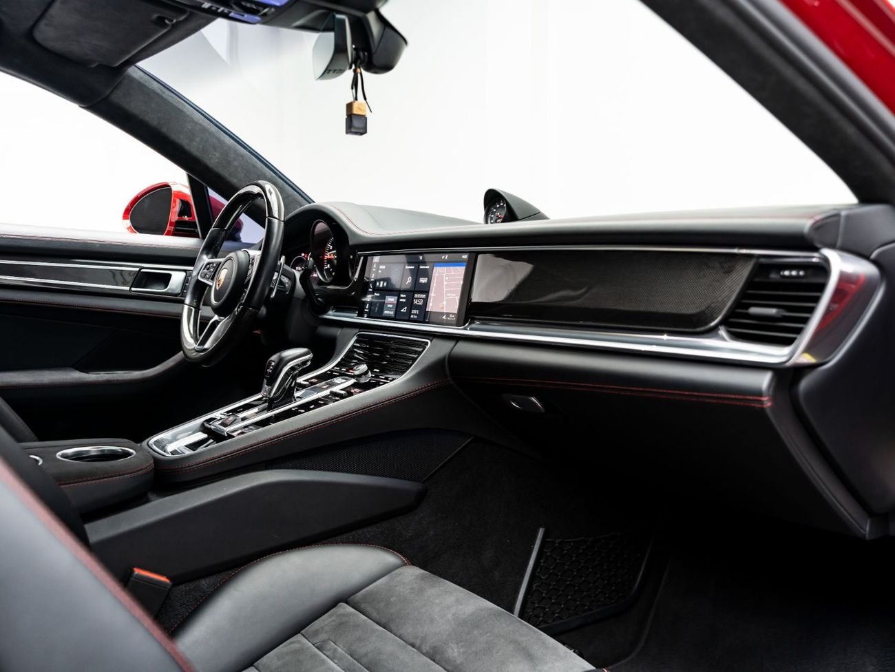 بورش باناميرا GTS 4.0L (454 HP) AWD