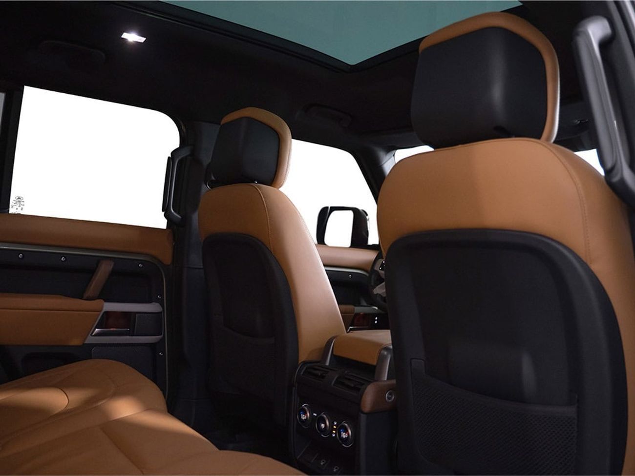 لاند روفر ديفندر 2024 Land Rover Defender 110 P400 HSE / Land Rover Warranty & Service Contract