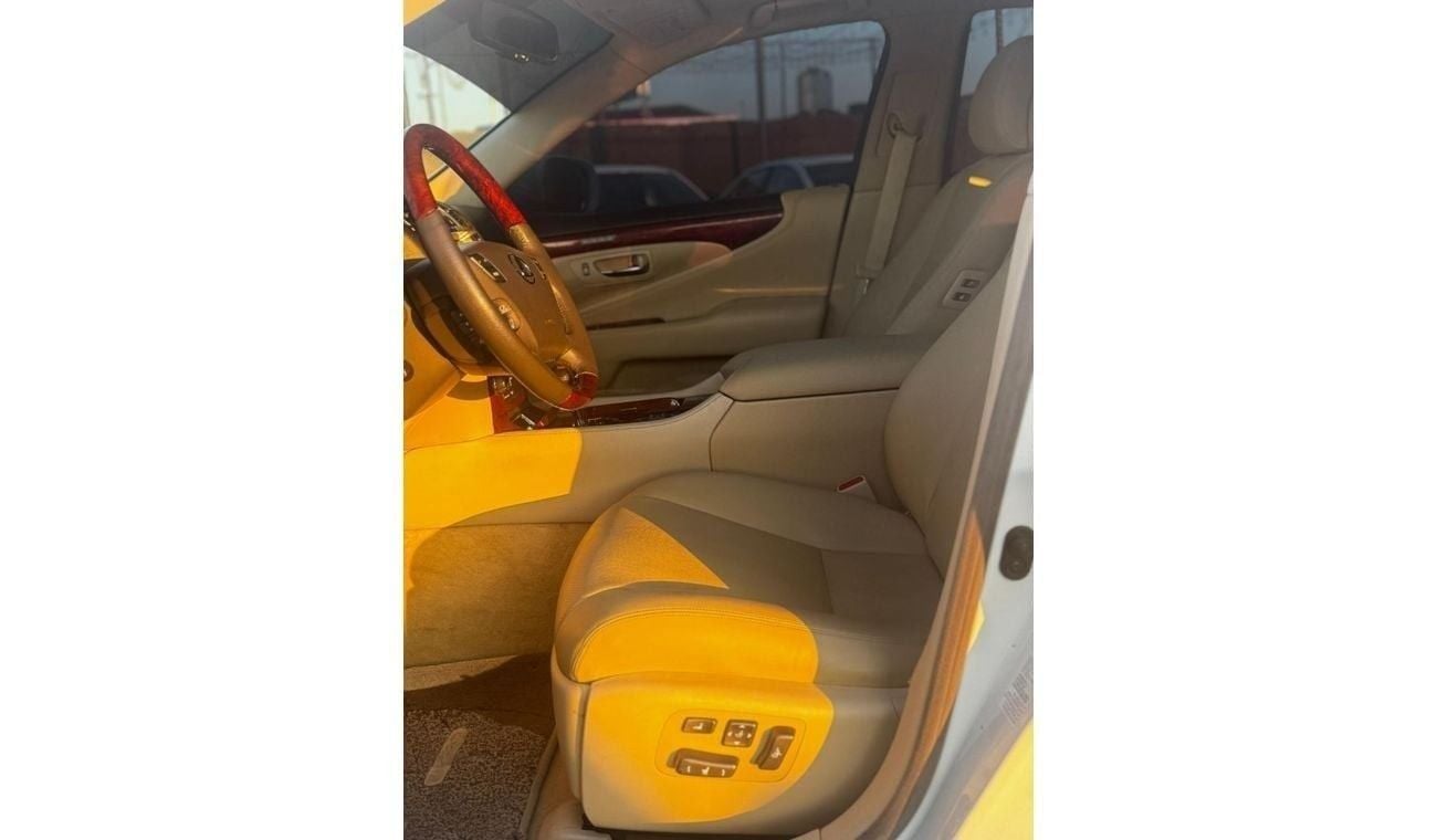 Lexus LS460 Large