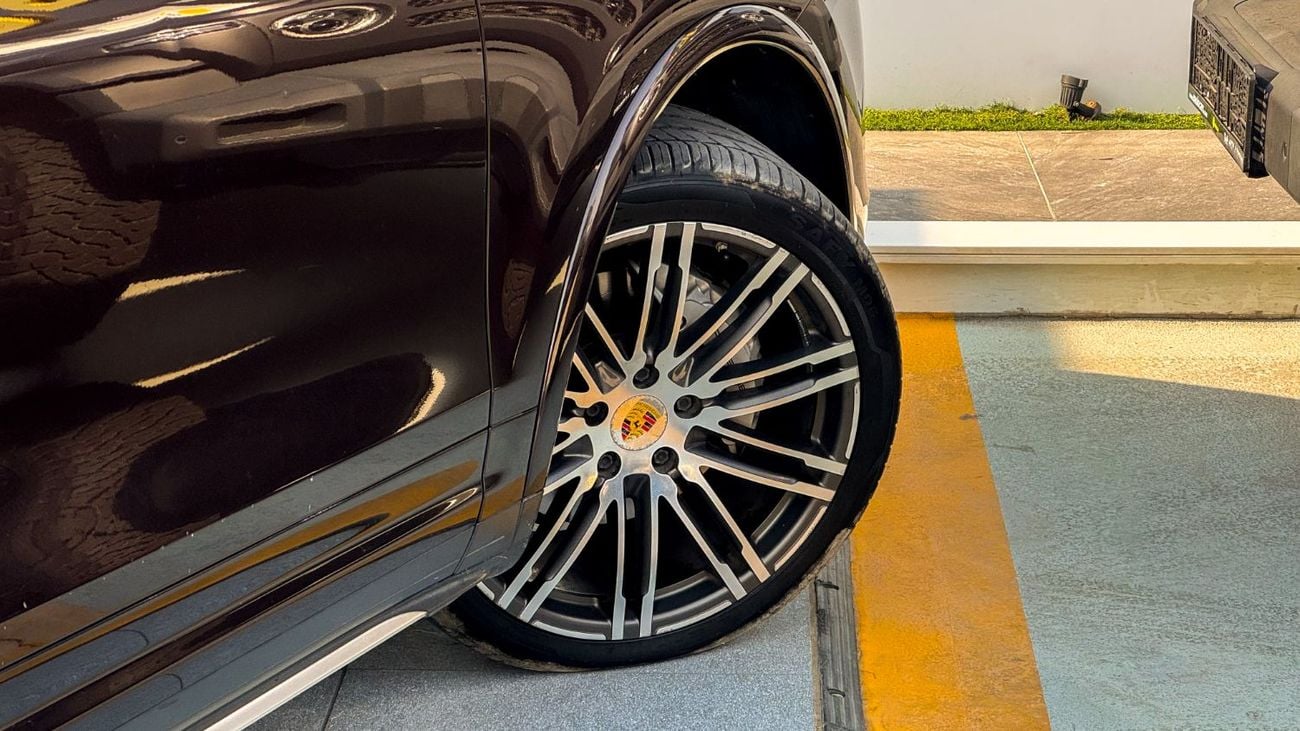 Porsche Cayenne S Platinum Edition 2018 GCC Full Service History