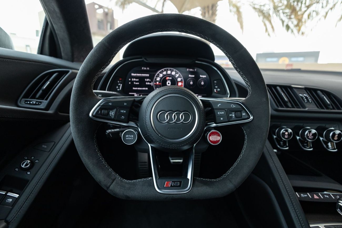 Audi R8 V10 RWD 5.2L (562 HP)